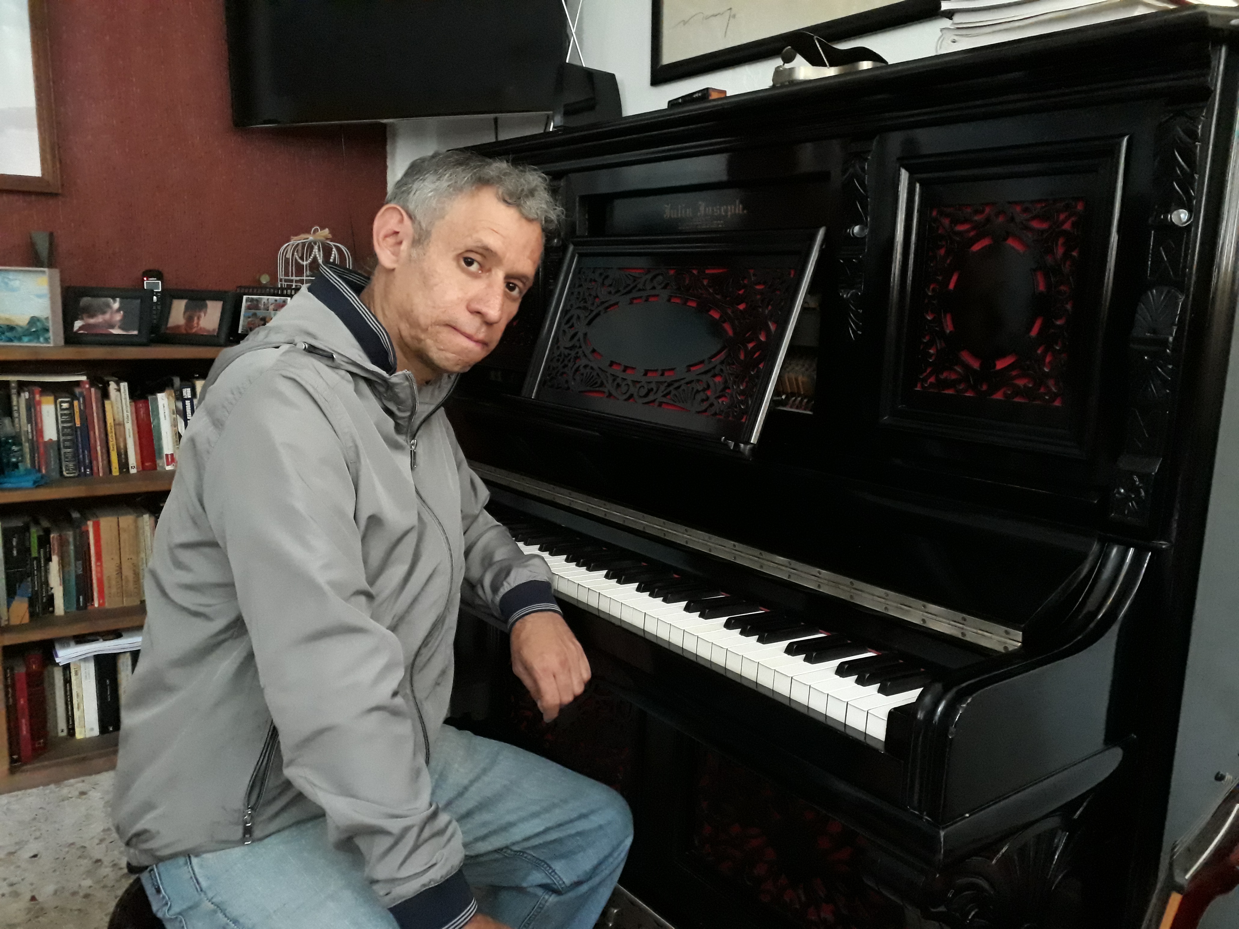 Toño Malpica: “Me aventé a escribir tratando de satisfacer al niño interior”