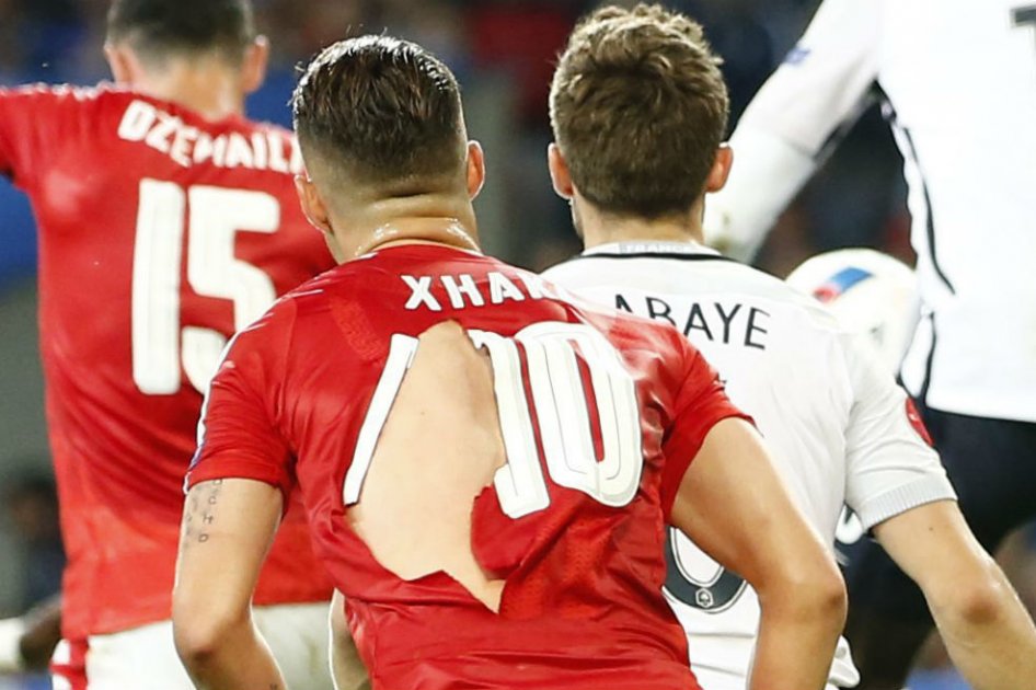 Calidad de Puma en entredicho por camisetas rotas en la Eurocopa