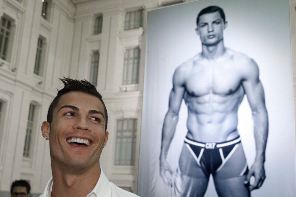 Cristiano Ronaldo muestra su ropa interior