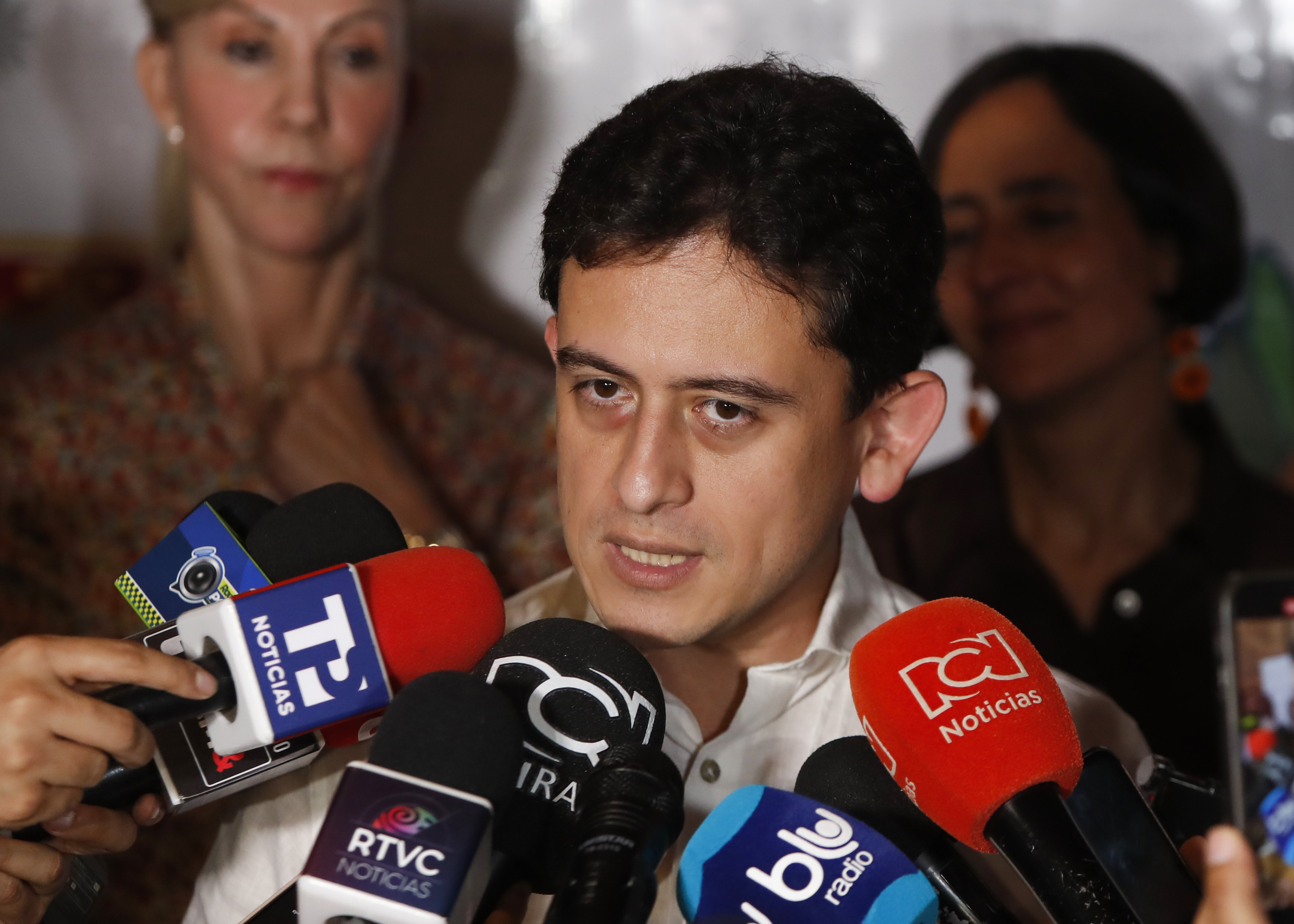 AME1316. CALI (COLOMBIA), 11/07/2024.- El ministro de Comercio, Industria y Turismo de Colombia, Luis Carlos Reyes, habla con los medios de comunicación este jueves en Cali (Colombia). Las autoridades colombianas están afinando detalles de seguridad, logística y cultura para acoger en octubre próximo la Conferencia de las Partes del Convenio sobre la Biodiversidad Biológica (COP16), que se celebrará en Cali y a la que se espera que asistan más de 12.000 visitantes internacionales. EFE/ Ernesto Guzmán