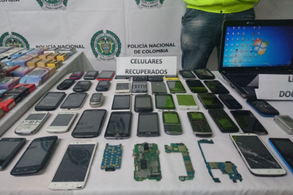 Policía de Bogotá recupera 120 celulares hurtados tras operativo en Suba