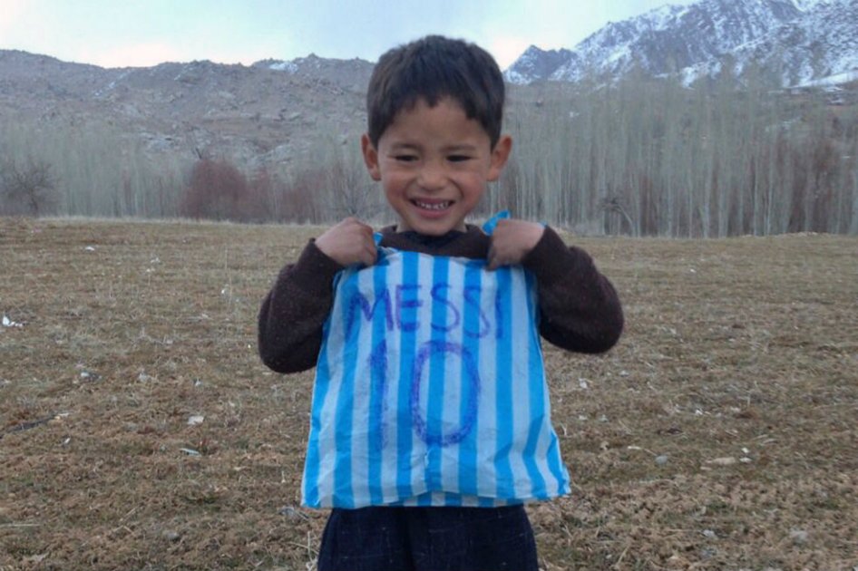 Murtaza, el niño afgano que emula a Messi