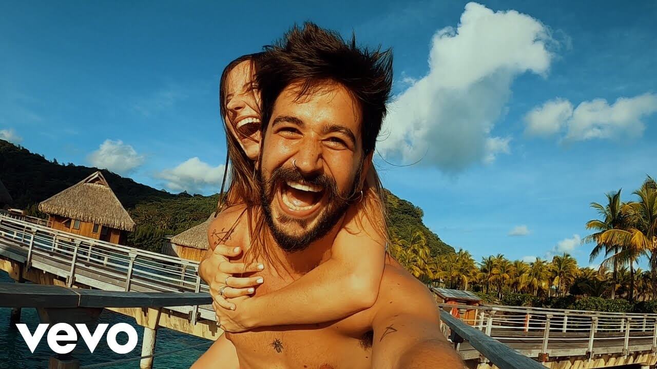 Camilo muestra su luna de miel con Evaluna en video de «Favorito»