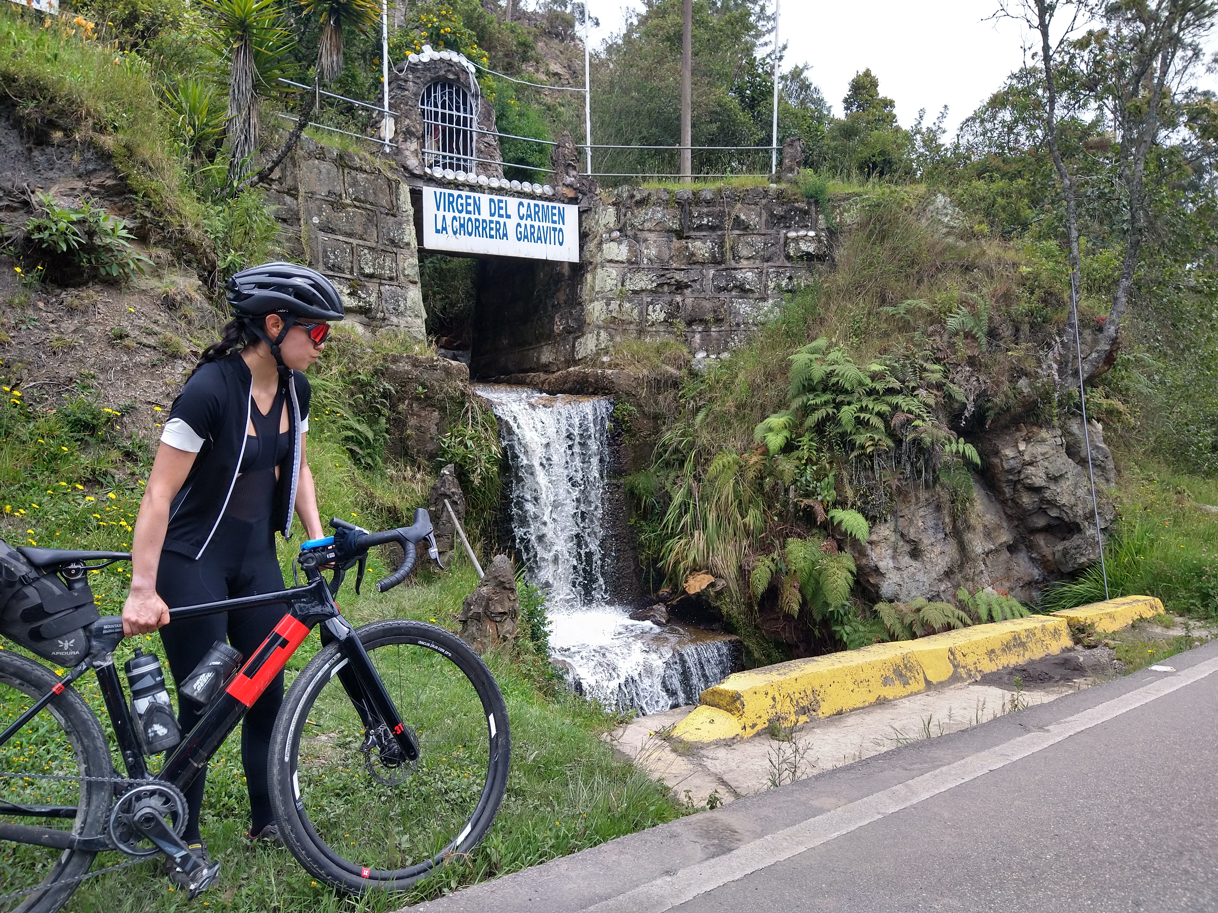 La travesía consta de ocho etapas a través de las cuales es posible ir y volver a Bucaramanga pasando por Chocontá, Samacá, Santa Sofía, Moniquirá, Vélez, Landázuri, Cimitarra, La Lizama, Lebrija, Girón, Floridablanca, Piedecuesta, Cañón de Chicamocha, San Gil, Pinchote, Socorro, Barbosa, Puente Nacional, Ubaté, Zipaquirá y Cajicá.