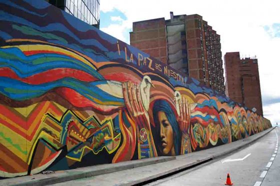Grafiti "La paz es nuestra" de la calle 26. /Cortesía Óscar González 
