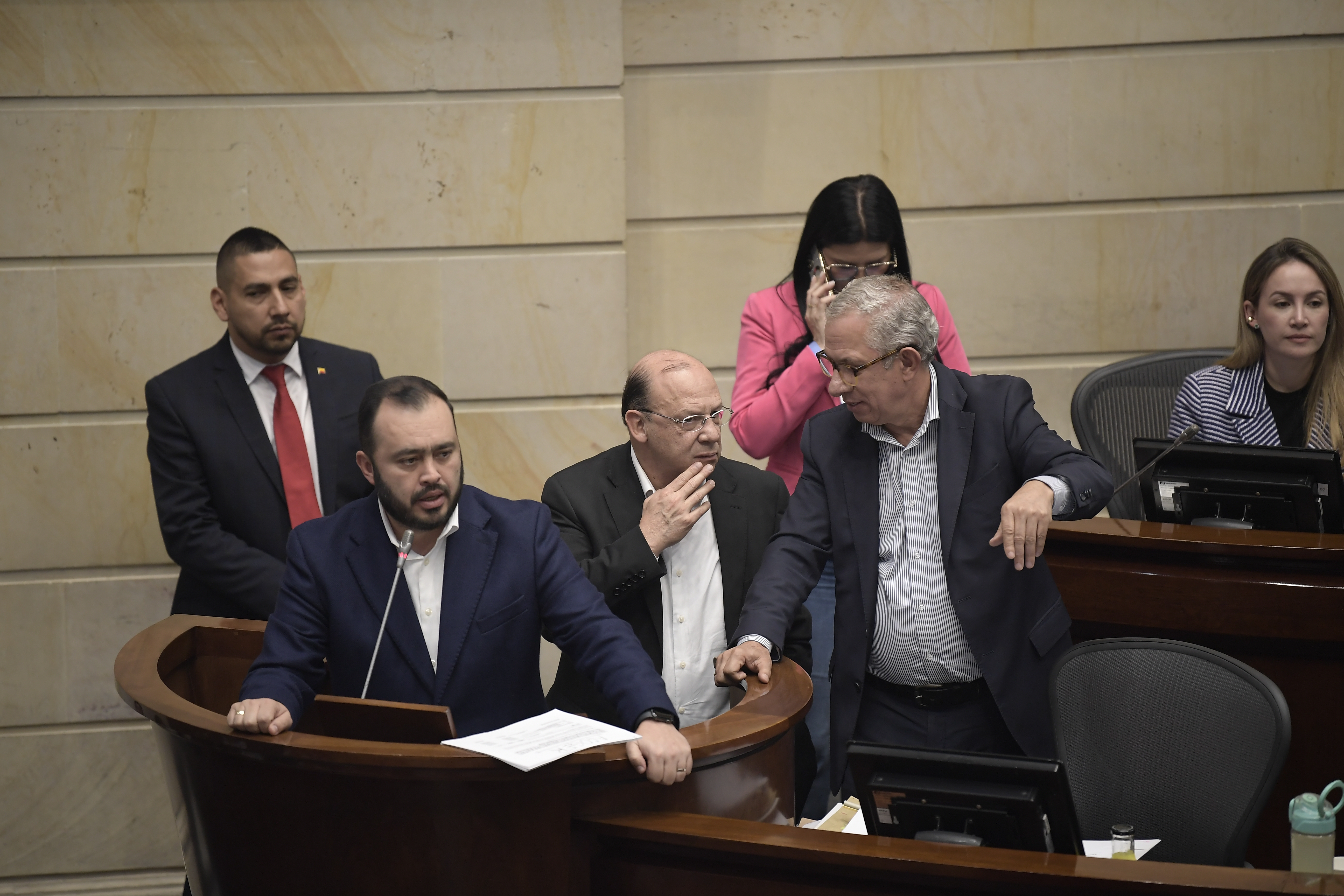 Debate en la plenaria del Senado para la aprobación del presupuesto del 2026, por COP 546,9 billones.