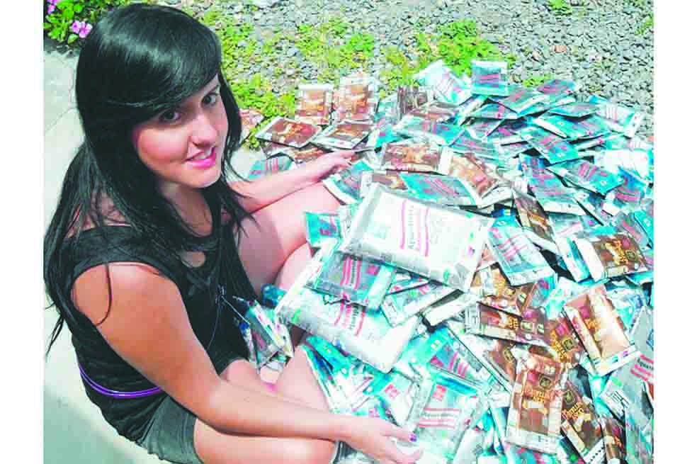 Vanesa Velásquez Puerta y la materia prima de su trabajo. / Cortesía