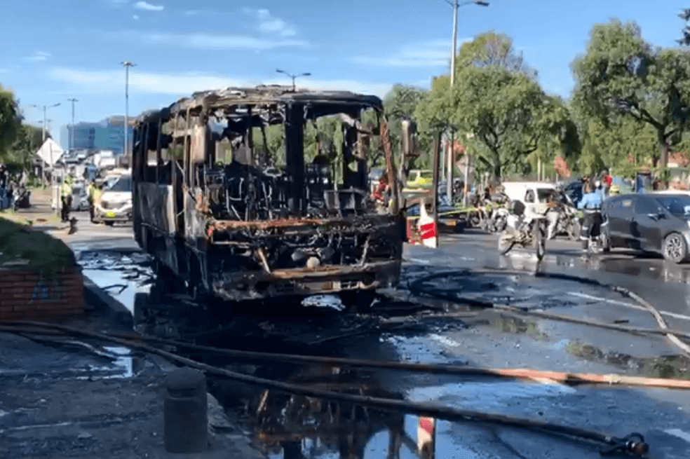 Contienen incendio en el bus provisional del SITP en la Av. 68