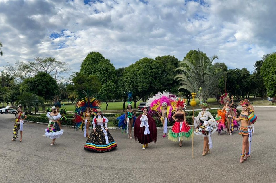 Reinado del Bambuco: candidatas hicieron gala de la diversidad colombiana