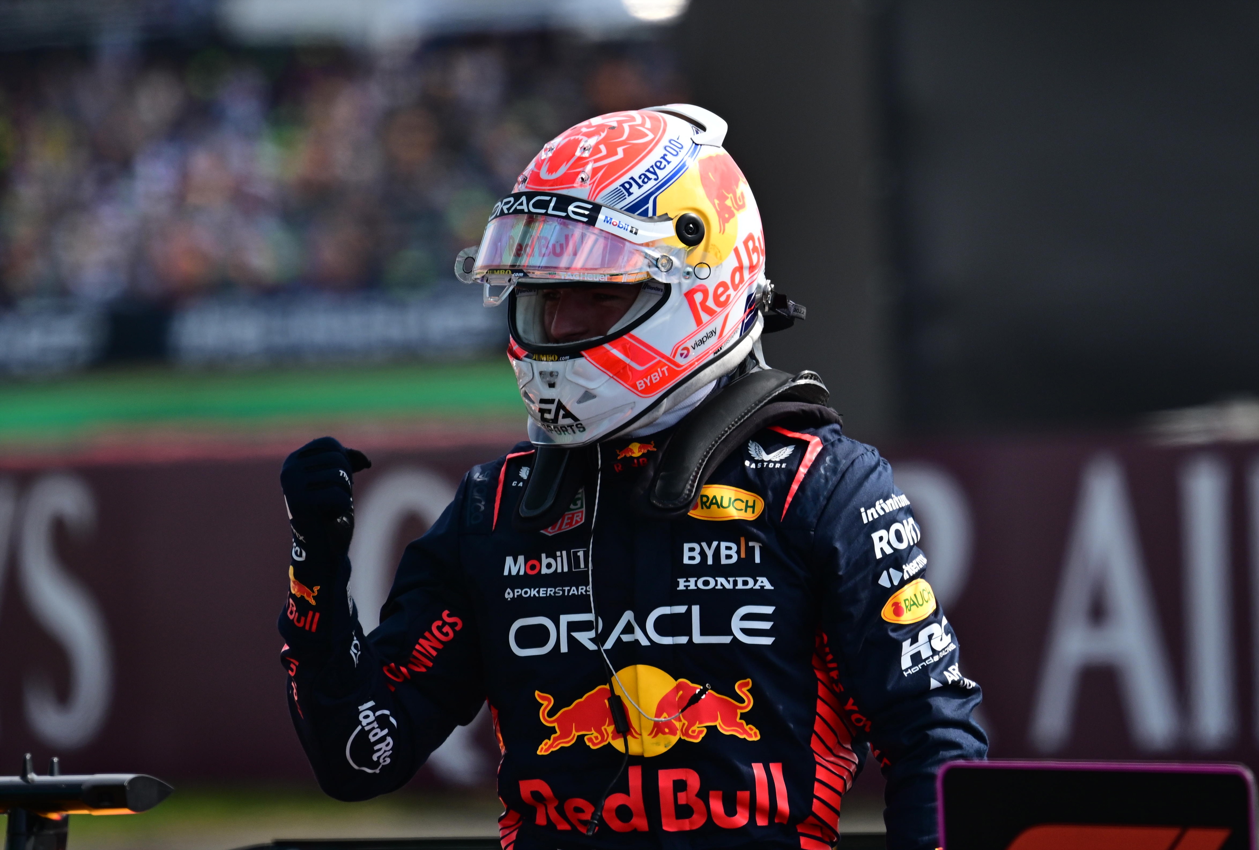 Silverstone (United Kingdom), 07/07/2023.- Dutch Formula One driver Max Verstappen of Red Bull Racing reacts after taking the pole position in the qualifying session for the British Grand Prix, at the Silverstone Circuit race track in Silverstone, Britain, 08 July 2023. The Formula 1 British Grand Prix 2023 is held on 09 July. (Fórmula Uno, Reino Unido) EFE/EPA/CHRISTIAN BRUNA