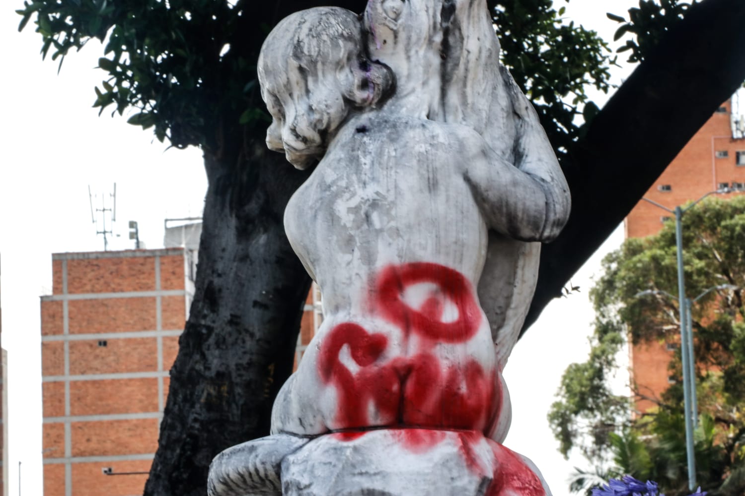 Monumentos en Bogotá, afectados por vandalismo o condiciones adversas como el clima.