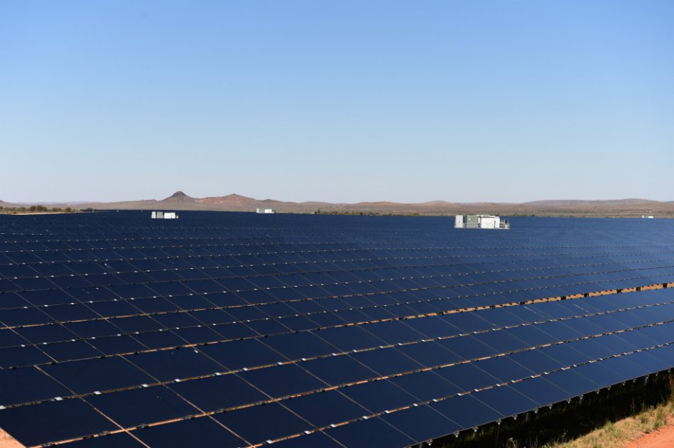 El proyecto consta de 400 paneles solares. /Bloomberg.