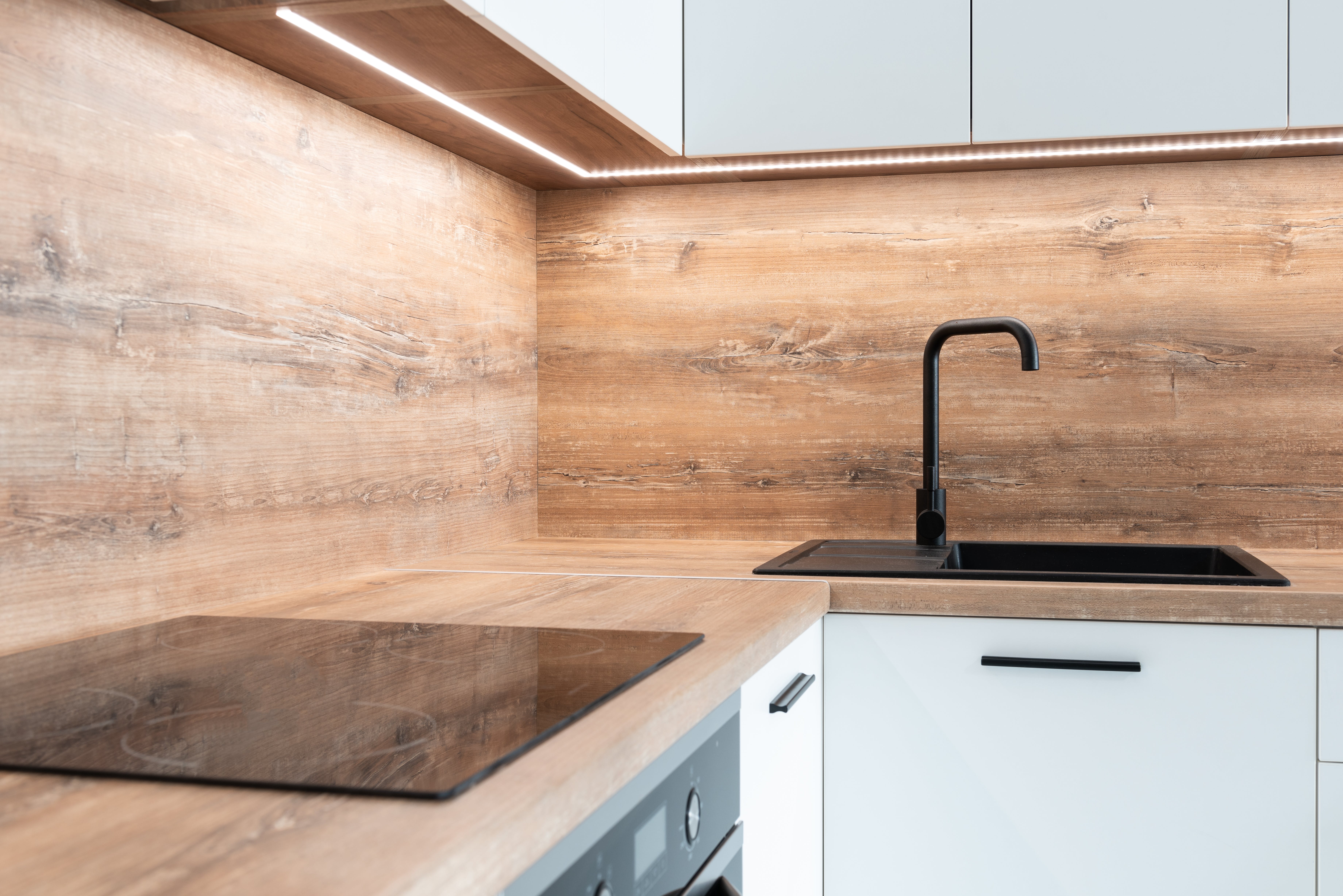 Con estos consejos y trucos, mantener tu estufa de vitrocerámica limpia y reluciente será una tarea sencilla y satisfactoria. ¡Disfruta de una cocina impecable y funcional en todo momento!