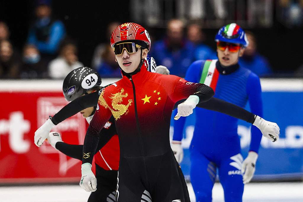 Tras insultos en internet, campeón olímpico de patinaje expresa su “enfado”
