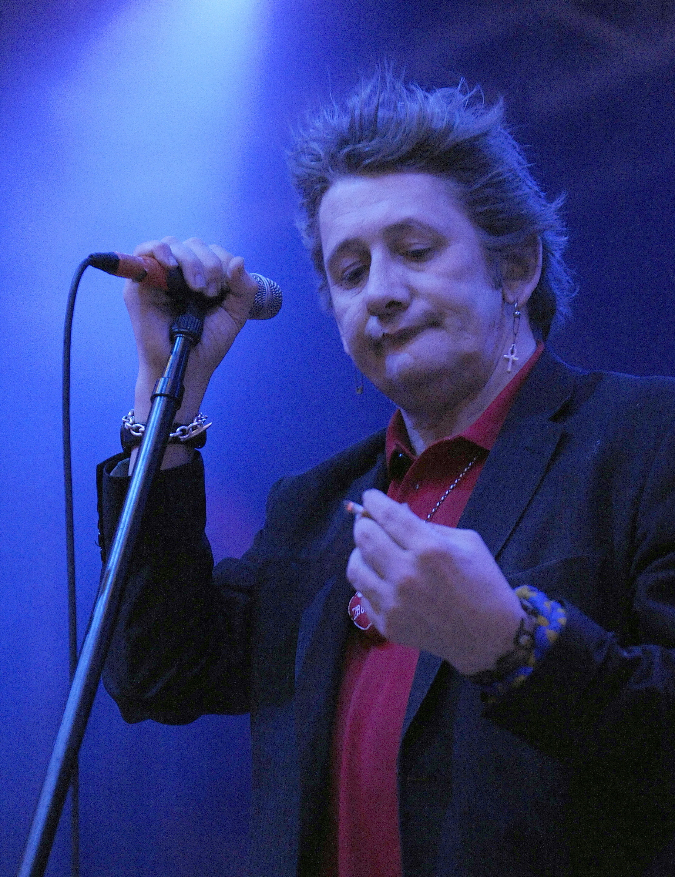 Shane MacGowan, cantante del grupo irlandés The Pogues, falleció a los 65 años