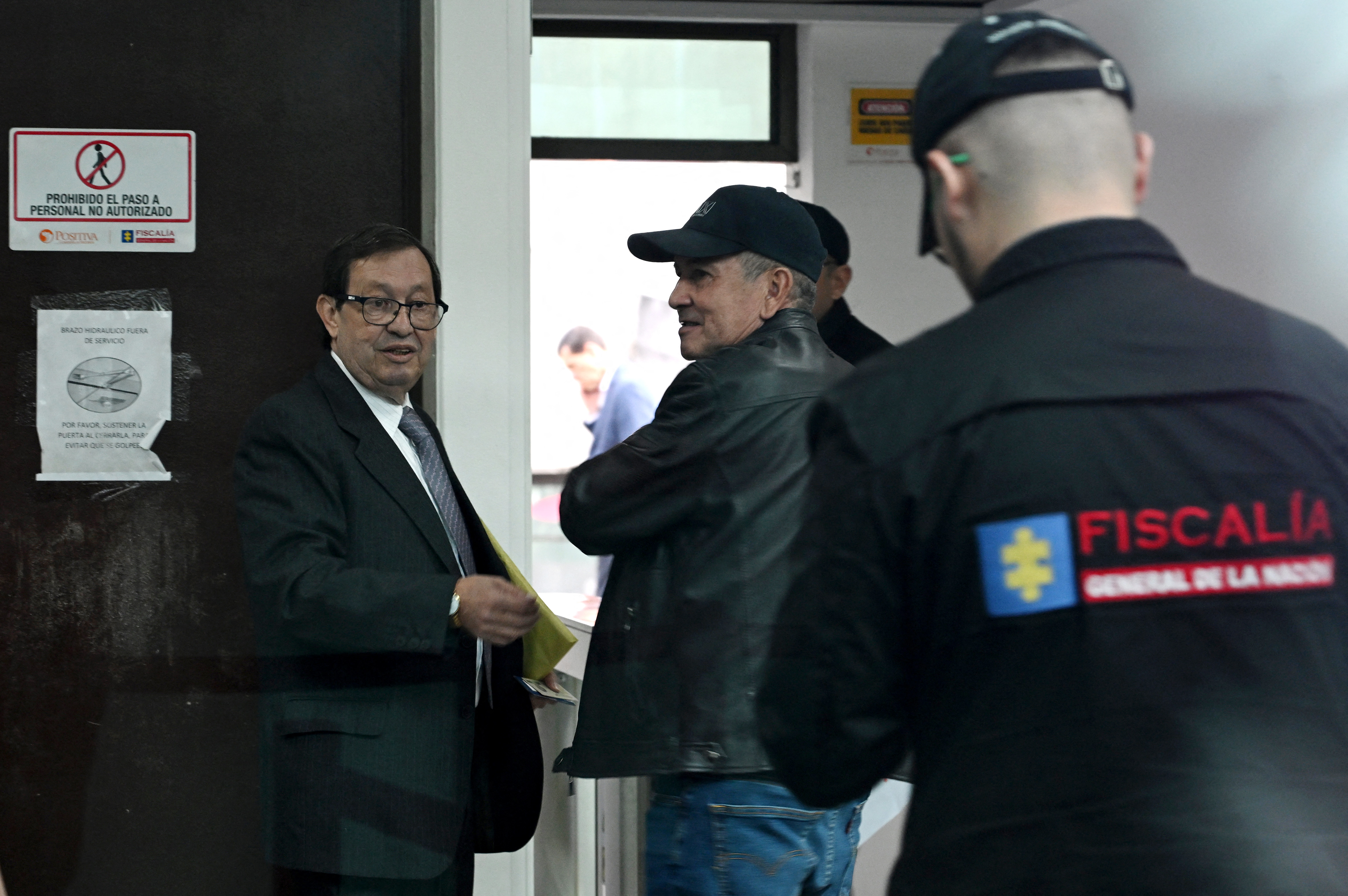 Former Colombian cyclist Luis "Lucho" Herrera (C) arrives to deliver his statement to the prosecutor in a case of alleged alliance with paramilitary crimes at the Office of the Attorney General of Colombia in Bogota on June 5, 2025.