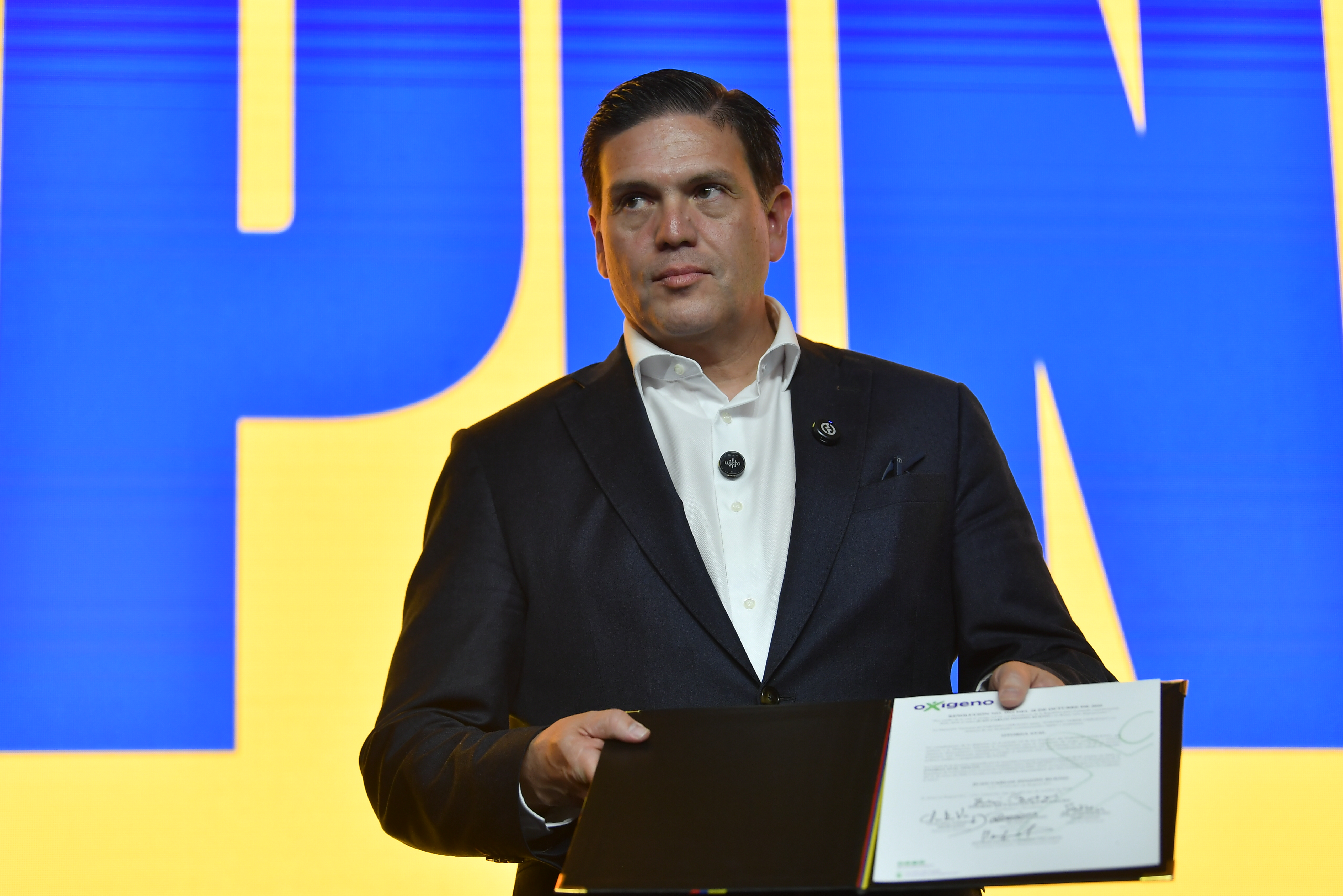Exministro de Defensa y exembajador de Colombia en los Estados Unidos, recibe el aval por el partido Verde Oxígeno para ser candidato a la Presidencia 2026.