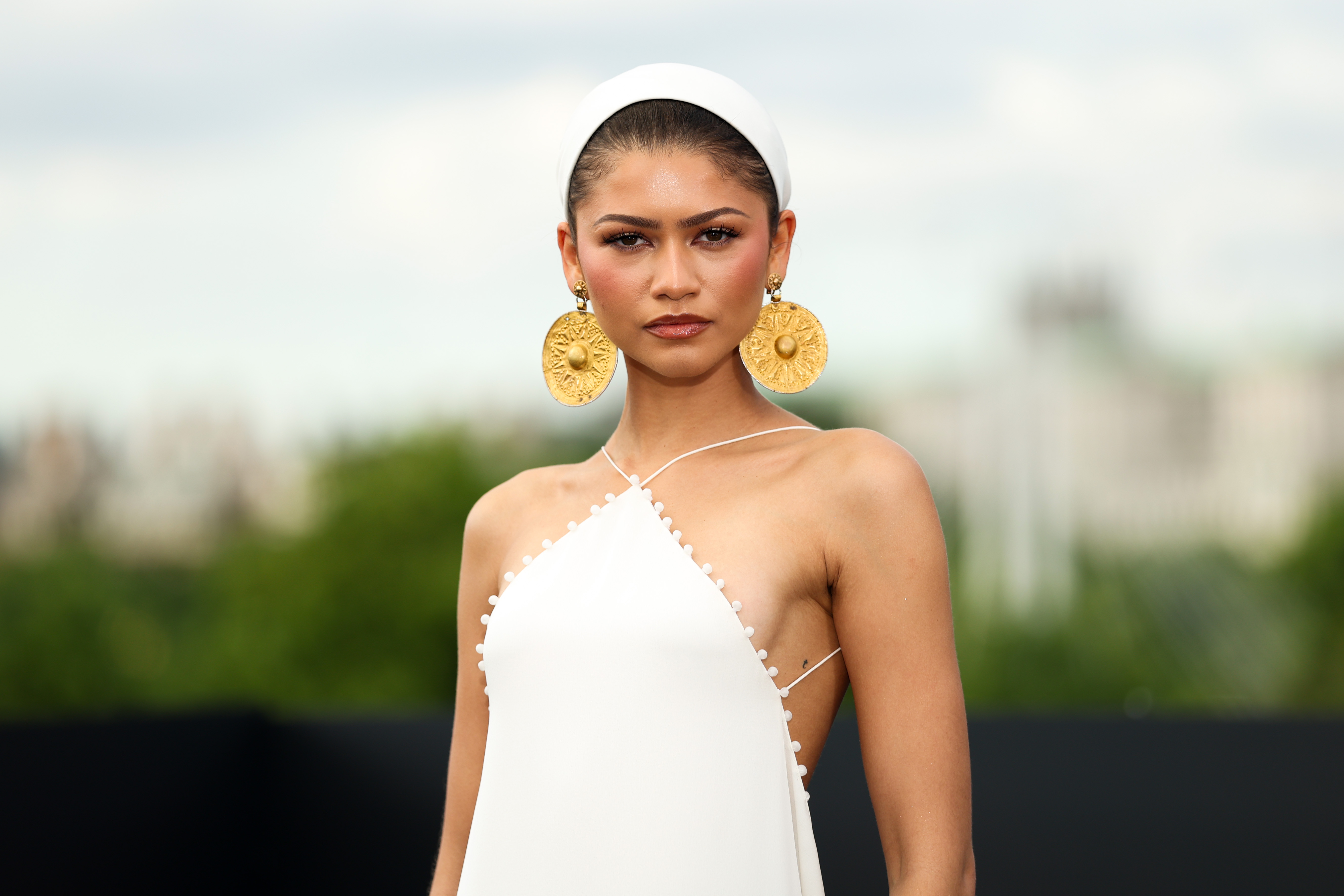 Los aretes de Zendaya en estreno de “La Odisea”: artefactos iraníes de 3.000 años en debate