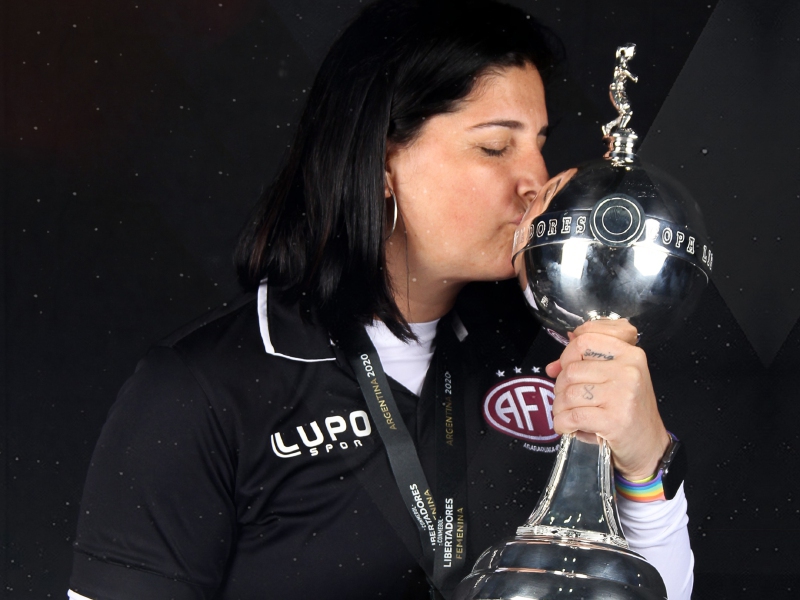 La brasileña Lindsay Camila, primera mujer entrenadora que gana la Copa Libertadores. / Conmebol