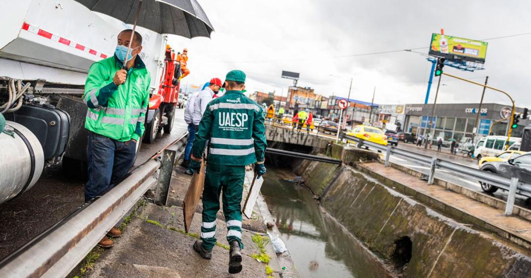 “Un basurero completo”: denuncian mal manejo de residuos en canal de la Av. Boyacá