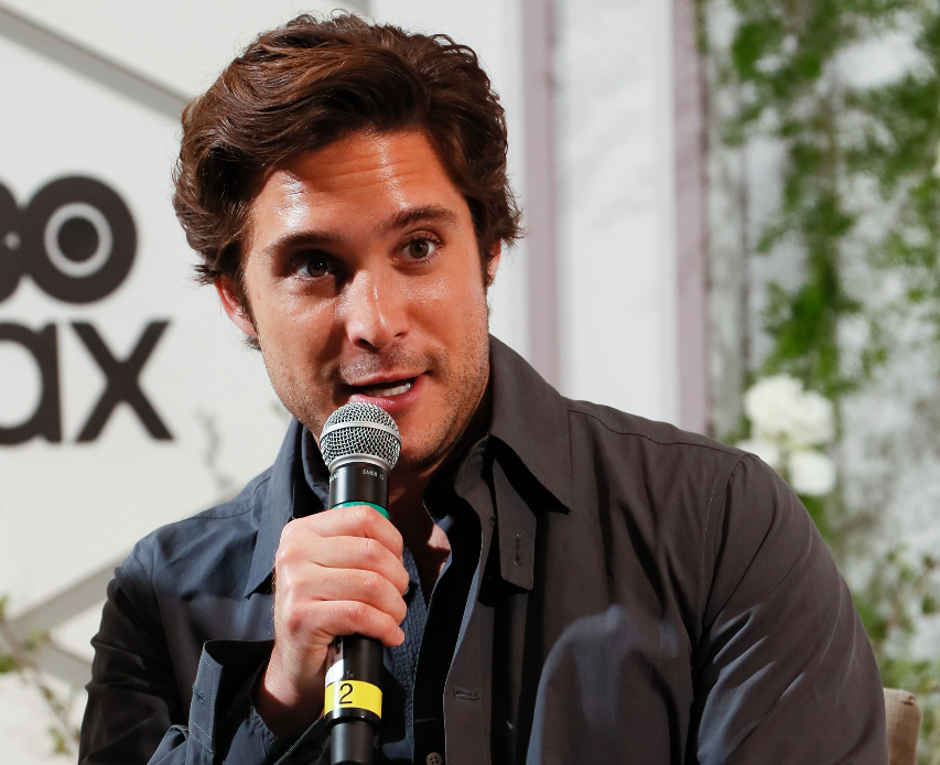 Diego Boneta les hace frente a los estereotipos en “El padre de la novia”