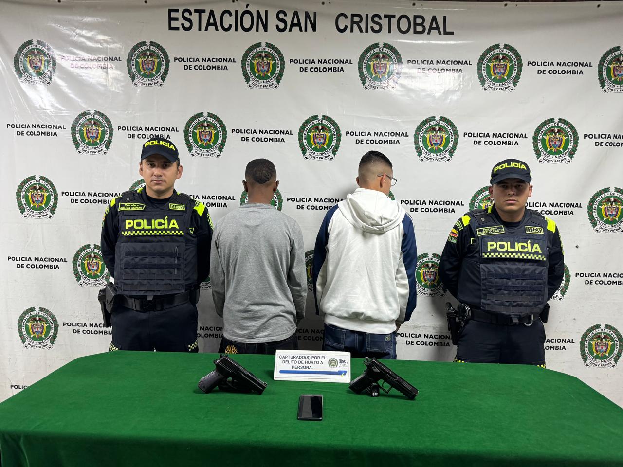 Policía sorprende en flagrancia a dos adolescentes que robaron a pasajeros de un SITP