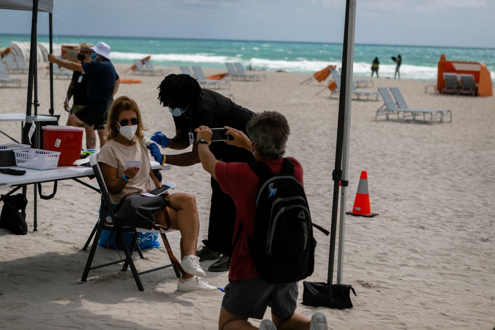Vacunas covid 19 estados unidos turistas