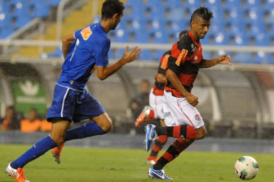 Flamengo cede un empate en casa y sigue cerca a los coleros