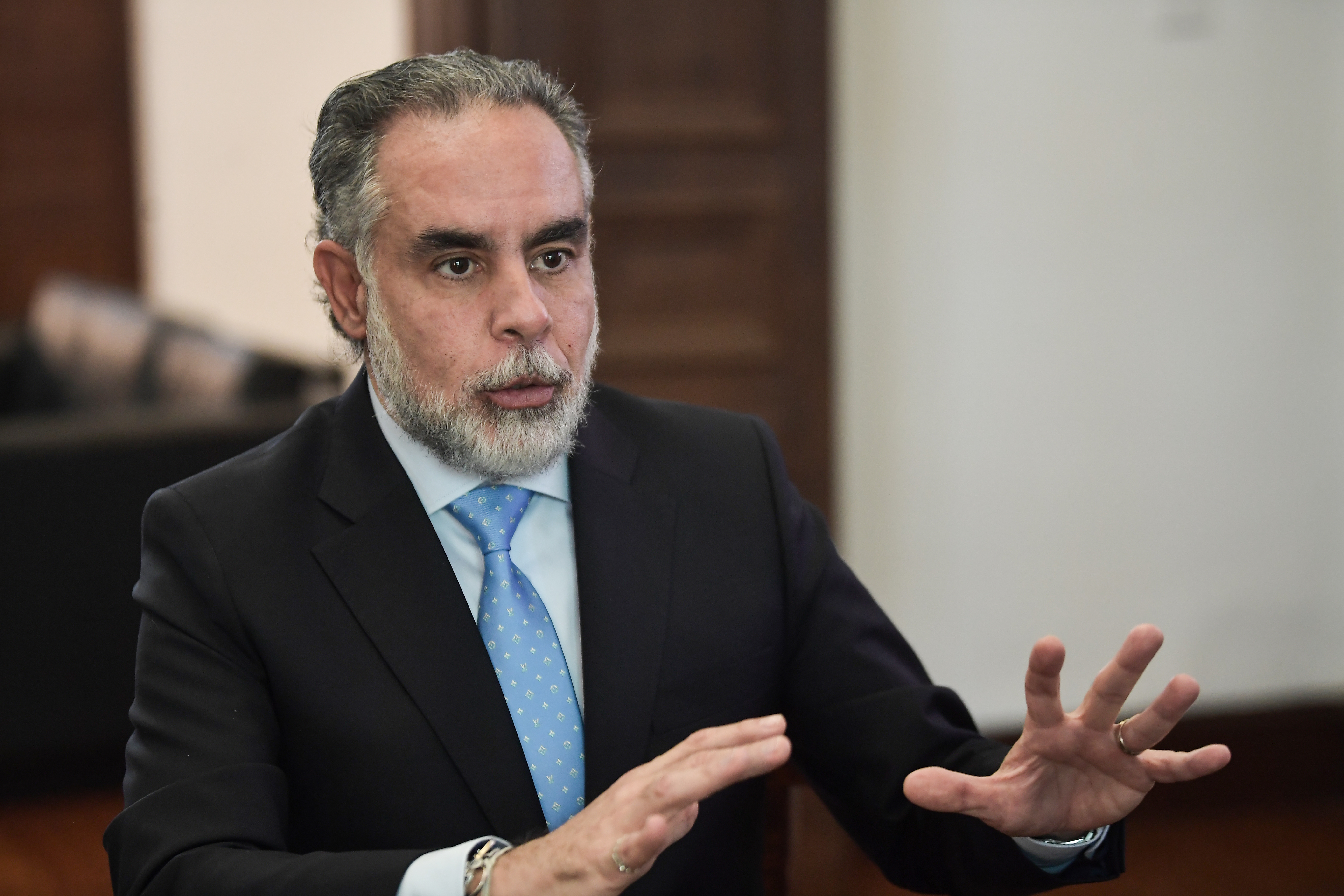 Armando Benedetti denuncia sobrevuelos con drones en su casa