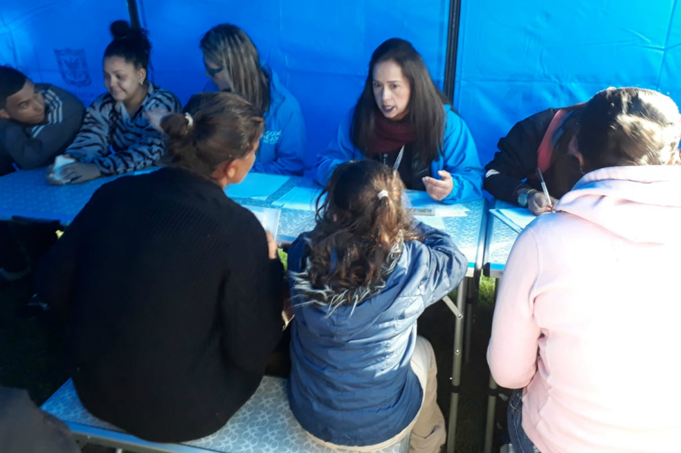 Comienza jornada de reubicación de venezolanos alojados en terminal, en Bogotá