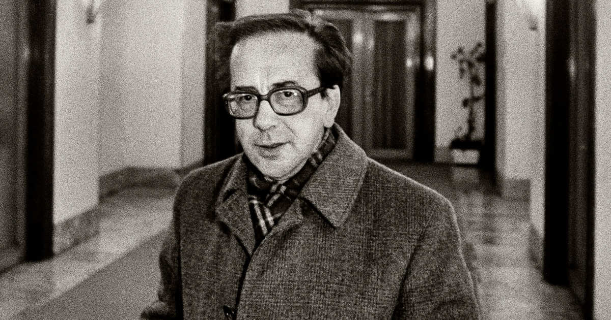 «En los tiempos oscuros, la literatura a menudo ha producido obras magníficas», afirma Ismail Kadaré