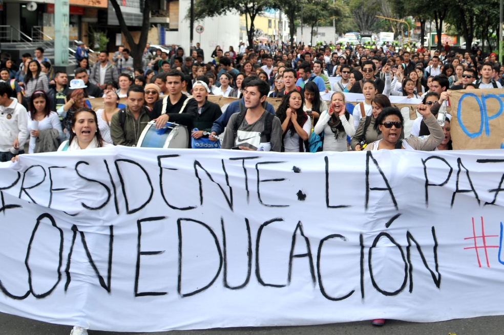 ¿Un golazo a la educación superior vía “fast track”?