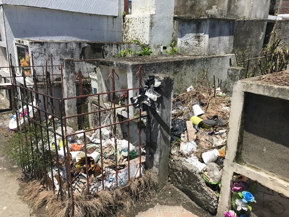 Pie de foto: El cementerio de Tumaco, en Nariño, está en pésimas condiciones.