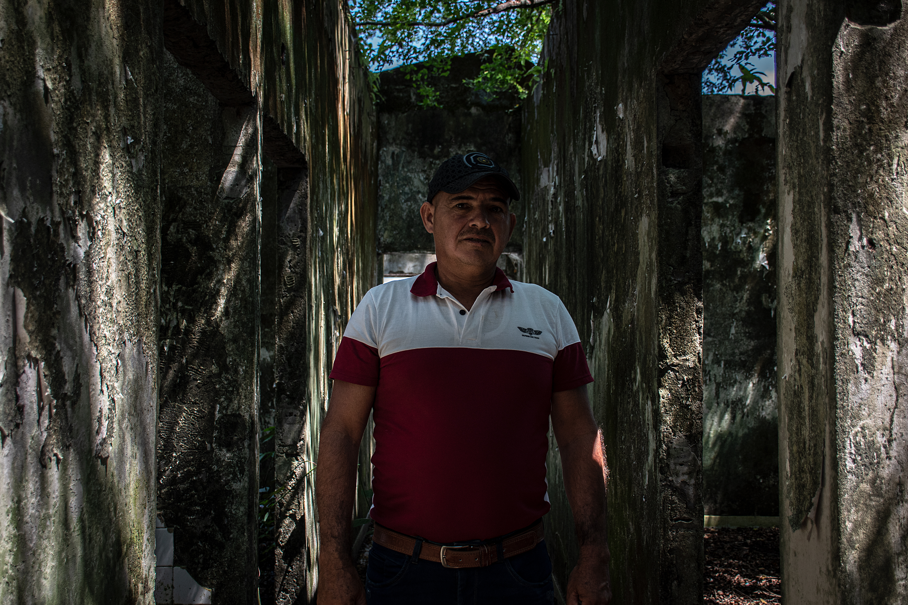 Élfido Parada fue presidente de la Junta de Acción Comunal durante más de 10 años. Fue el ultimo en salir en 2007 y el primero en volver en 2012. Hoy, junto a 60 familias más, está tratando de reconstruir lo que fue un pueblo con puerto y comercio estable.
