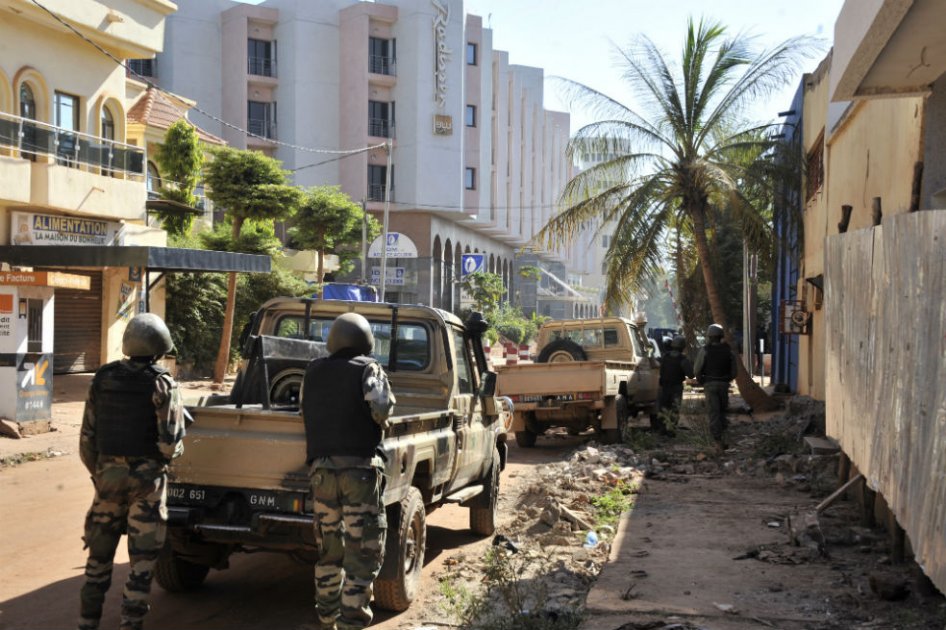 Al menos tres rehenes muertos en ataque yihadista en el hotel Radisson de Malí