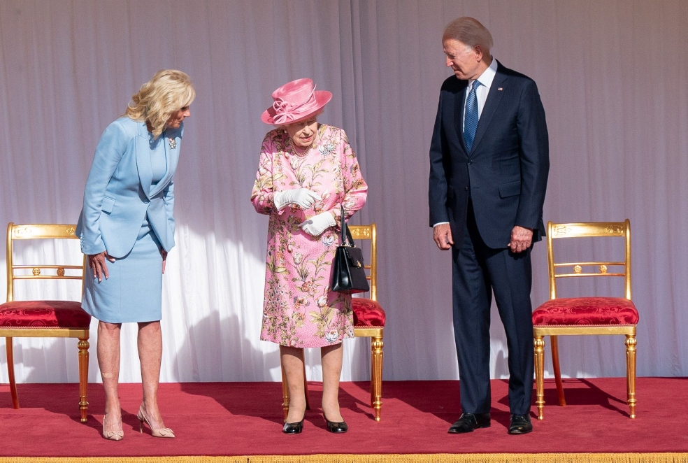 Joe Biden toma el té con la reina Isabel II: “Ella me recuerda a mi madre”
