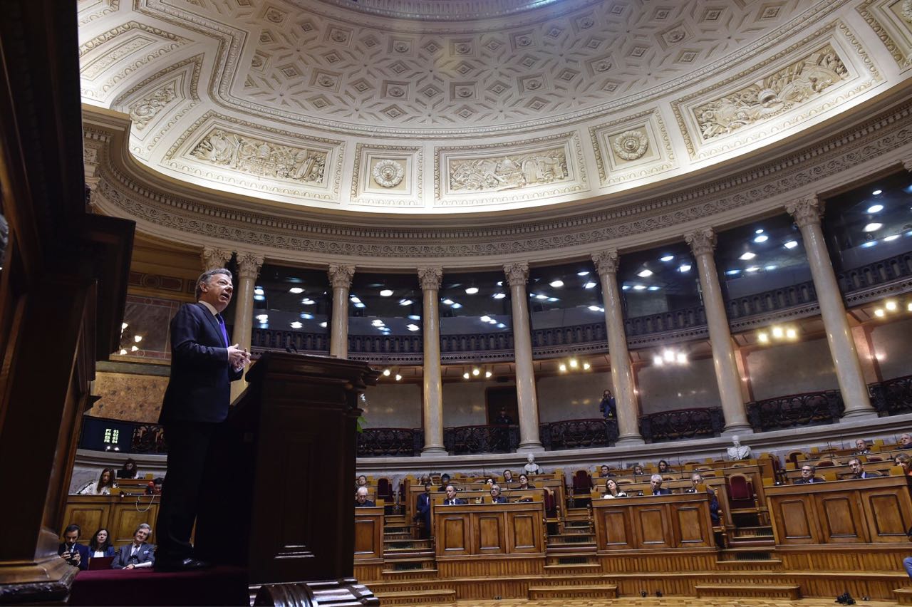 Presidente Santos defiende nueva estrategia contra las drogas