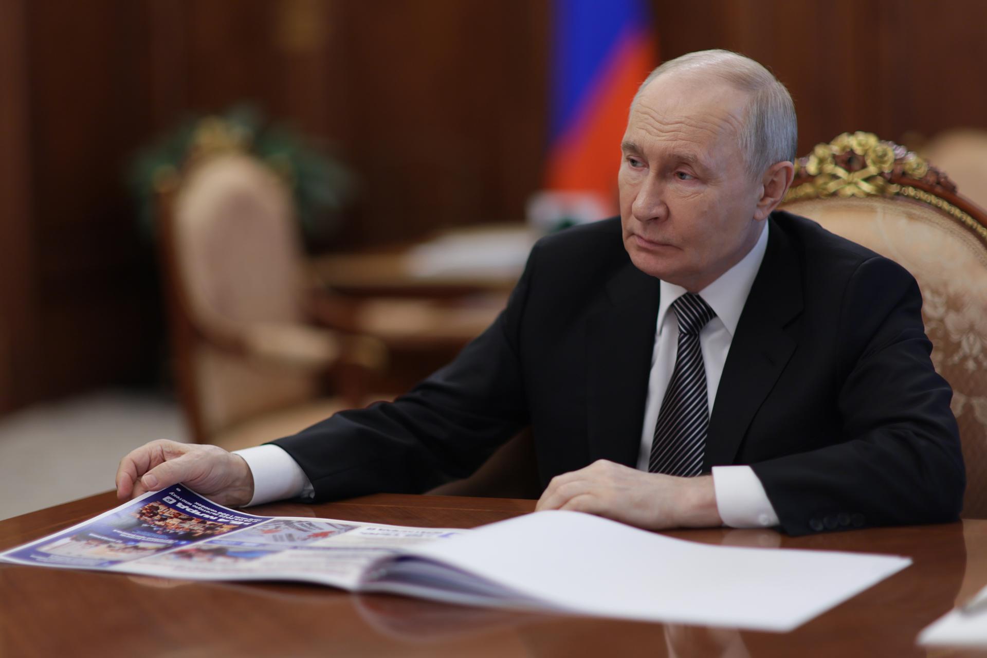 Ataques de Ucrania provocan escasez de combustible en Rusia, admite Putin