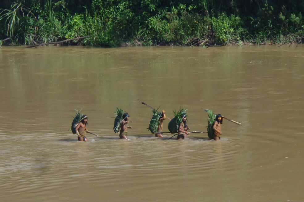 Un decreto permitiría explotar recursos de reservas indígenas en Perú, según ONG