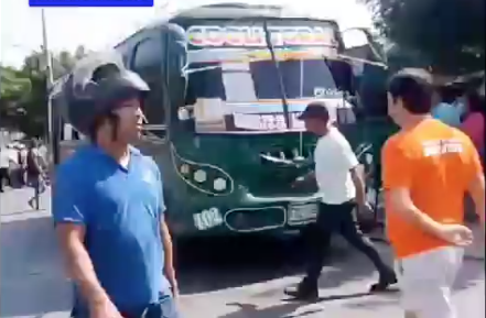 Conductor de transporte público falleció tras caer de un bus en Soledad