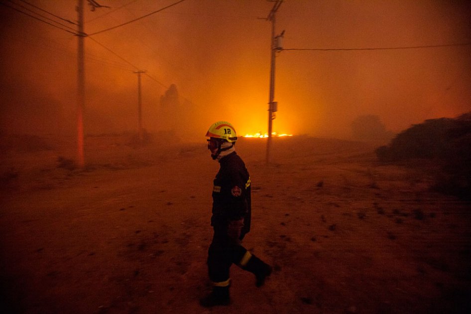 Incendios forestales obligan a evacuar a 13.000 personas en Canadá