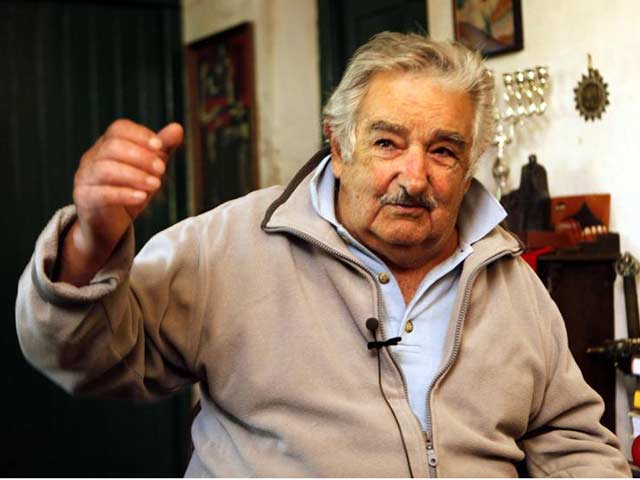 «Aunque no haga nada más, si Santos logra la paz le harán un monumento»