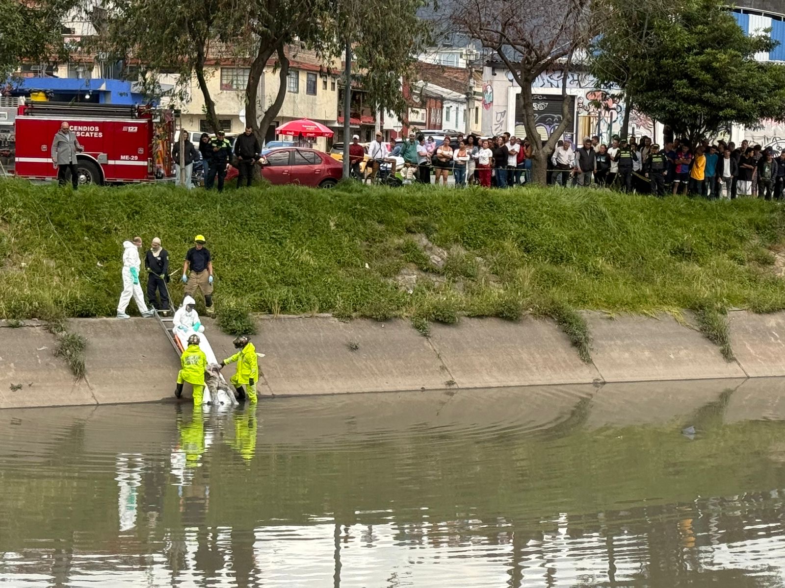 Hallan cuerpo sin vida en canal de San Fernando, en Bogotá