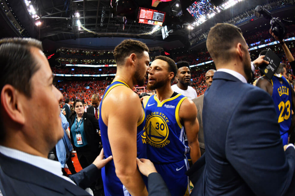 Los Warriors vencieron a los Raptors y siguen con vida en final de NBA