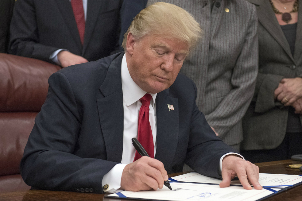 ¿Qué promesas ha cumplido Trump en un año de presidencia?