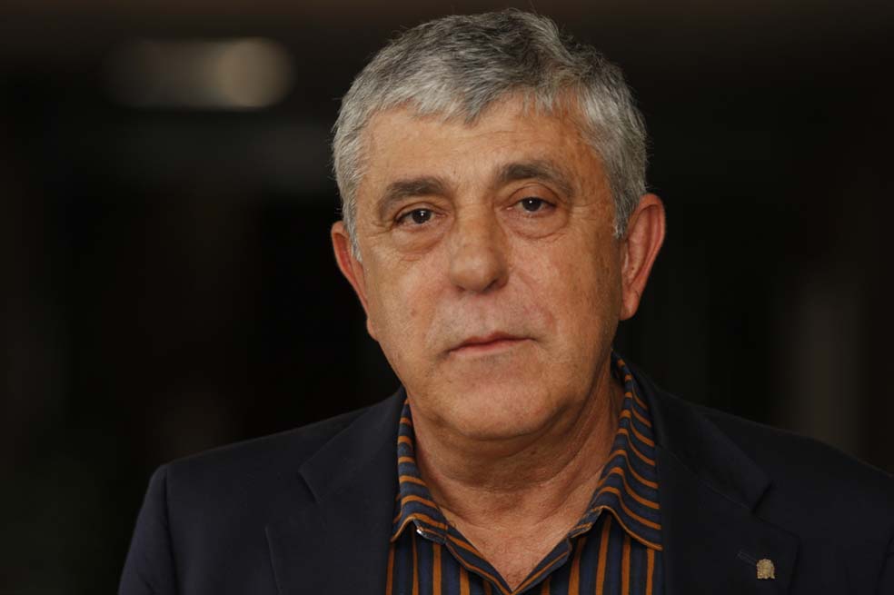 Alberto Uribe va por un quinto período