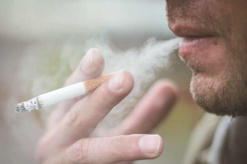 Distrito estudia resolución que prohibiría fumar en determinados espacios públicos