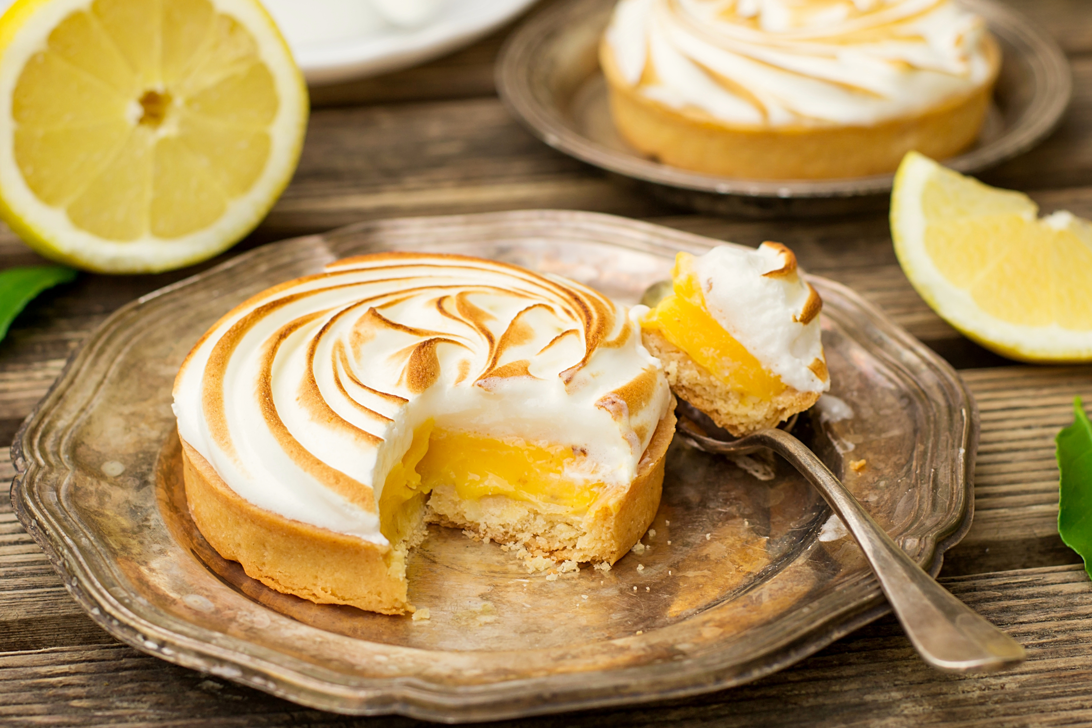 ¿No sabes con qué rellenar tus tortas? Aprende a preparar esta crema de limón