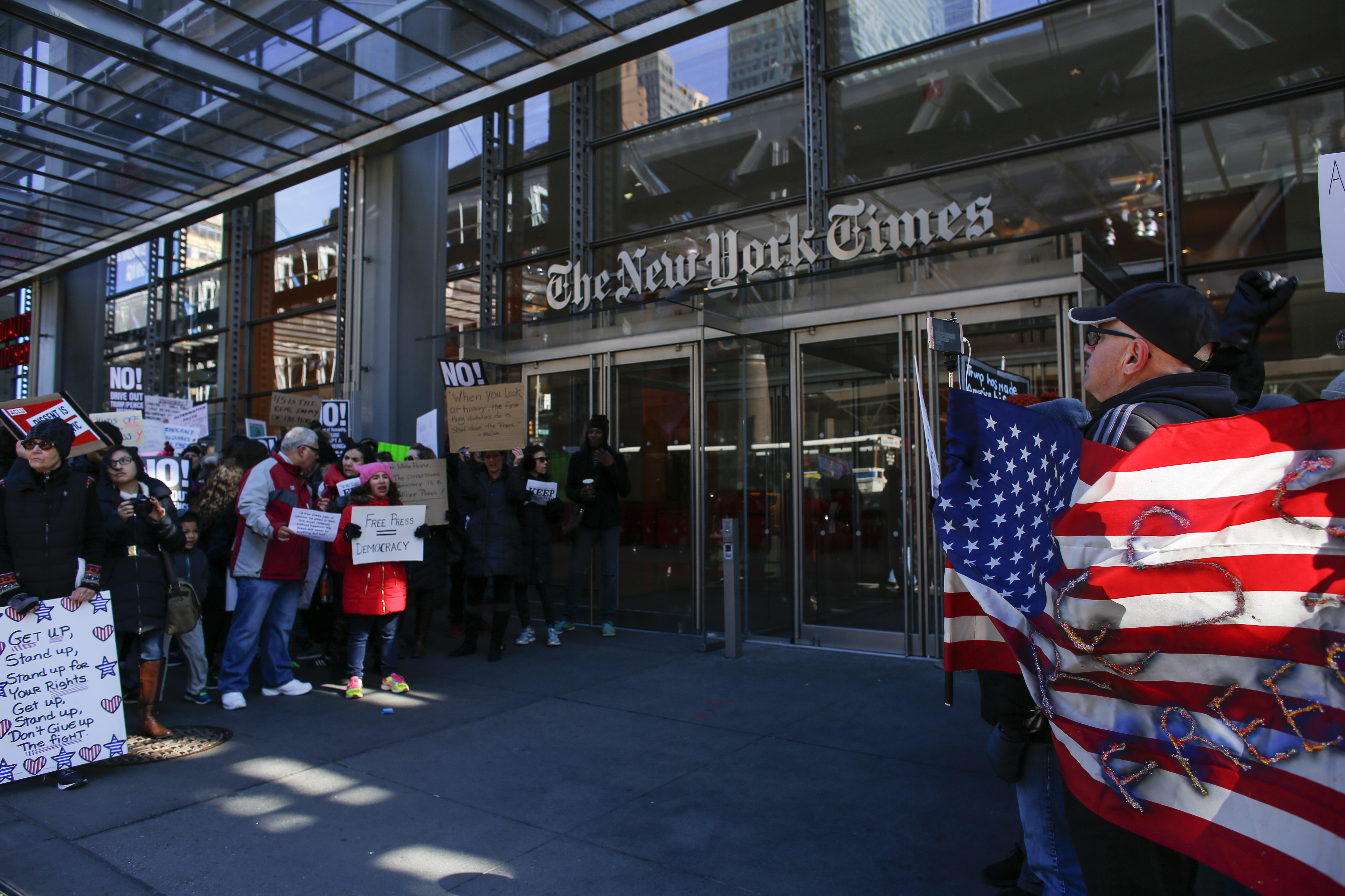 Manifestantes apoyaron a la prensa de EE.UU. en Nueva York