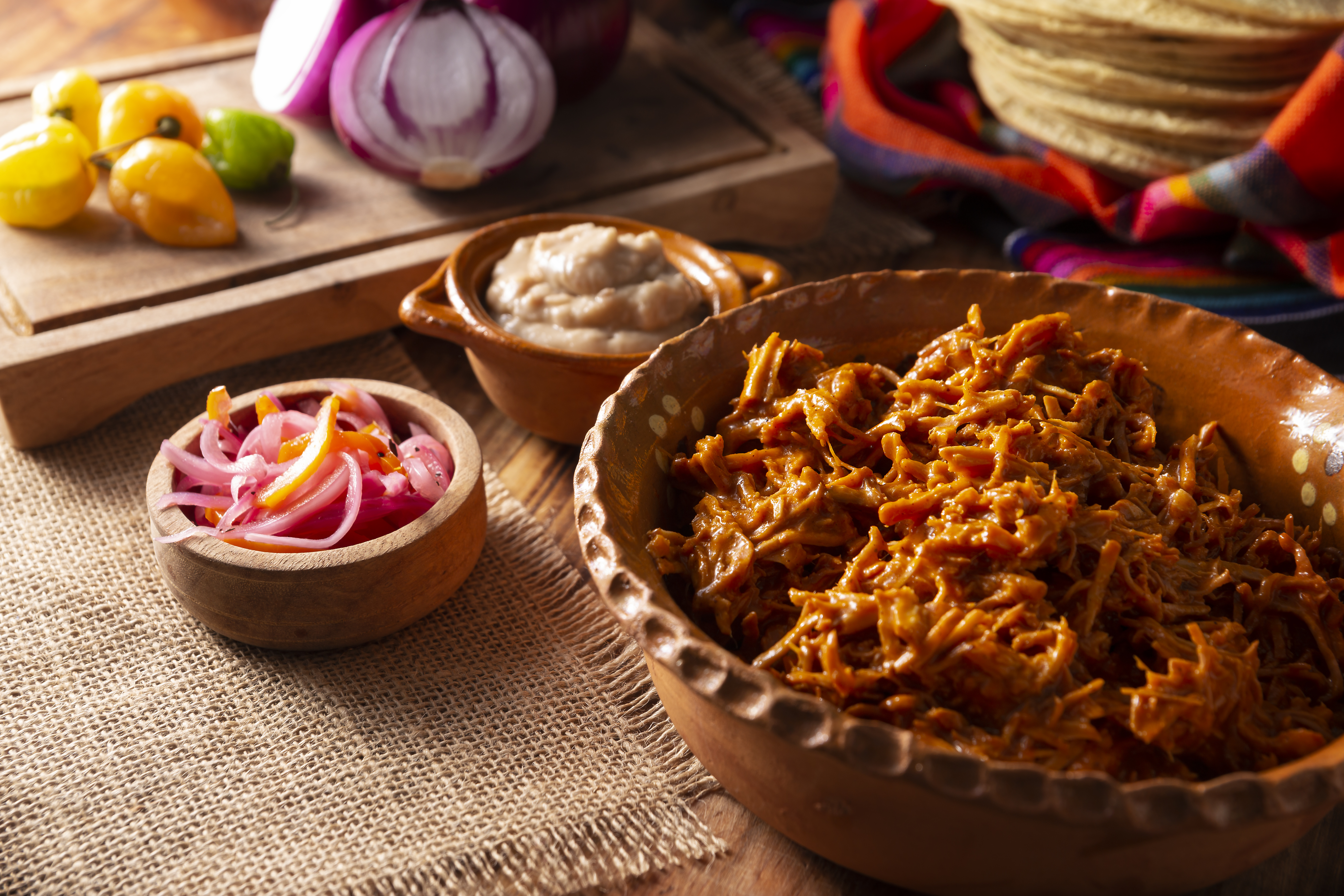 Carne desmechada al estilo cochinita pibil